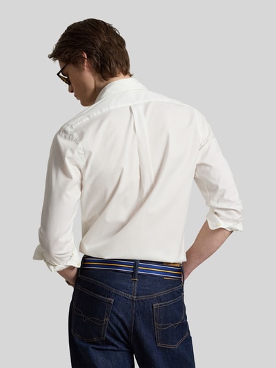 Männermodel trägt Regular Fit Freizeithemd aus reiner Baumwolle von Polo Ralph Lauren, Optik: Unifarben, Ganzkörperansicht Rückansicht.