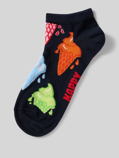 Produktfoto, Sneakersocken mit Stretch-Anteil Modell 'ICE CREAM' von Happy Socks, buntes Eiscreme-Muster auf dunkelblauem Grund, Label-Detail sichtbar