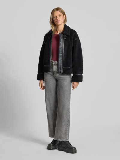 ONLY Kurtka z futerka o kroju regular fit z detalami ze skóry model ‘MICHELLE’ Czarny 1