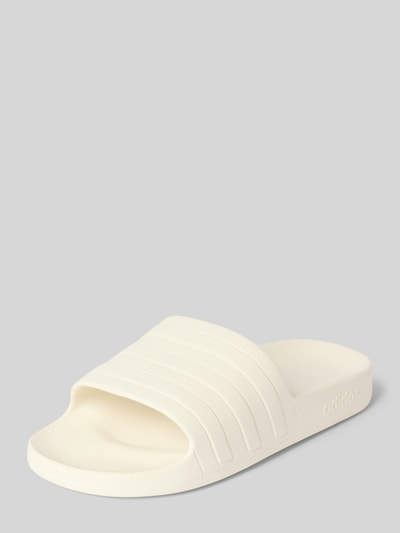 Productfoto, Badeschuhe mit Label-Prägung Modell 'ADILETTE AQUA' van adidas Sportswear, effen kleuren, punt van de schoen: open teen, hakvorm: plat, applicatie: label in reliëf, signature strepen, sluiting: comfortmodel/open