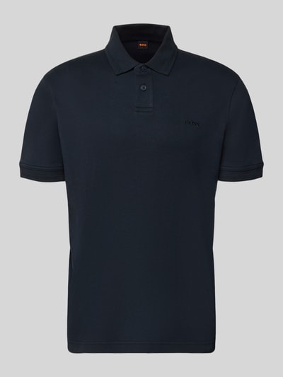 Produktfoto, Regular Fit Poloshirt aus reiner Baumwolle Modell 'INTERLOCK' von BOSS Orange in Optik: Unifarben, Label-Stitching-Applikation, Polokragen, 2-Knopf-Verschluss, Ärmelform: Kurzarm, Materialverarbeitung: Jersey, Material: Reine Baumwolle, Farbe dunkelblau, glatte Textur