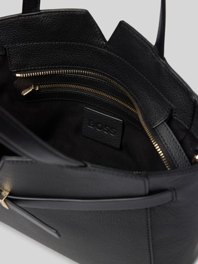 Produktfoto, Henkeltasche aus Rindsleder Modell 'REVERS' von BOSS in Optik: Unifarben, Hauptfach, Reißverschlussfach, Label-Prägung, Tragehenkel, abnehmbarer Schulterriemen, Form: Rechteckig, Material: Rindsleder, Innenansicht mit sichtbarer Textur und goldfarbenem Reißverschluss.