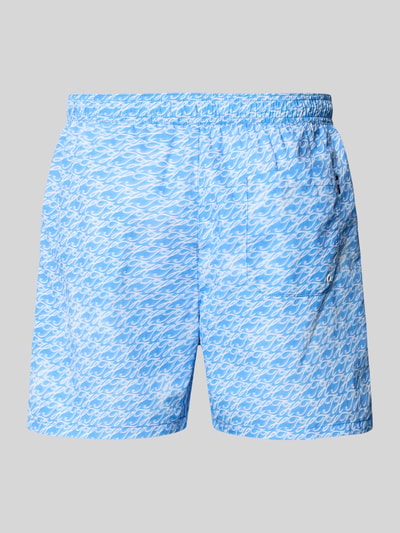 Produktfoto, Regular Fit Badehose mit Logo-Stitching von Tommy Hilfiger, Optik:Allover-Muster, elastischer Bundabschluss mit Tunnelzug, Eingrifftaschen, Gesäßtasche, hellblaue und weiße Farben, strukturierte Textur.