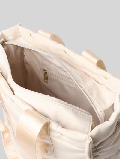Produktfoto, Handtasche in Stepp-Optik Modell 'Best Buddy' von Hey Marly in Beige mit Hauptfach, Reißverschluss, Logo-Detail, Trageriemen, Maße 40 cm Breite, 35 cm Länge, 16 cm Tiefe, Schulterriemen 60 cm
