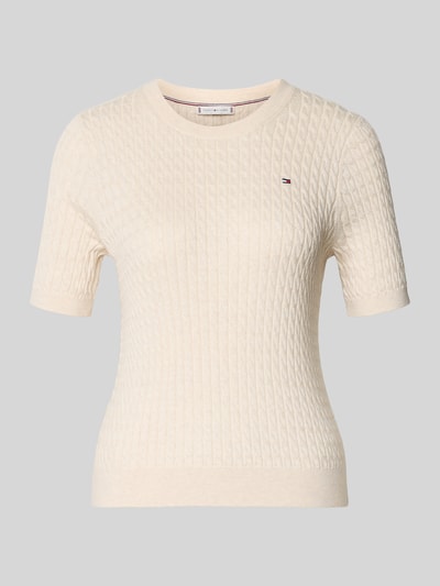 Produktfoto, Slim Fit T-Shirt aus reiner Baumwolle von Tommy Hilfiger in Creme mit Zopfmuster, Rundhals, kurzarm, Strickstruktur, unifarben