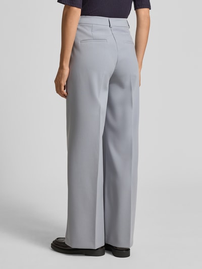 comma Wide Fit Stoffhose mit Viskose-Anteil und Bügelfalten Rauchblau 5
