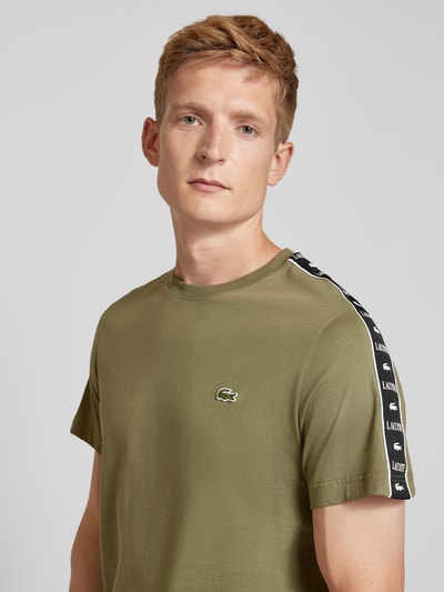 Lacoste T-shirt z wyhaftowanym logo Oliwkowy 3