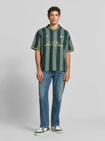 Les Deux Loose Fit Poloshirt mit V-Ausschnitt Dunkelgruen 1