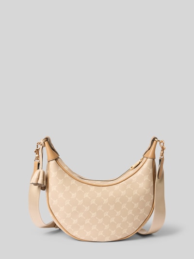 Produktfoto, Handtasche mit Label-Applikation Modell 'cortina 1.0 jennifer' von JOOP!, beige mit Logo-Muster, Hauptfach mit Reißverschluss, Schulterriemen, Maße 28x16x9 cm, Riemenlänge 90 cm.