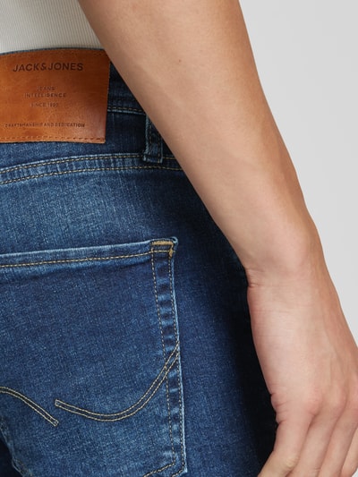 Jack & Jones Regular Fit Jeans mit Knopfverschluss Modell 'CLARK' Jeansblau 3