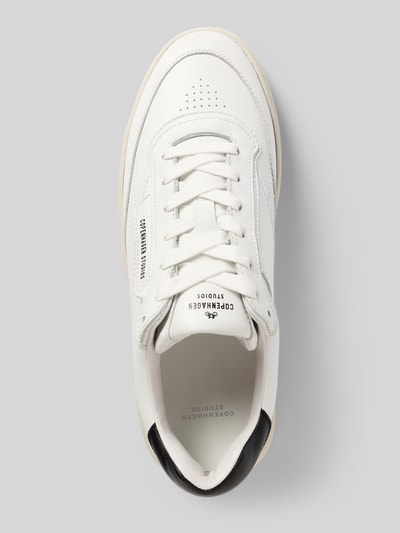 Produktfoto, Sneakersy z naturalnej skóry z detalami z logo model 'CPH89M' od Copenhagen, zaokrąglony czubek, wiązanie, wysokość obcasa 4 cm, wysokość cholewki 5 cm, szerokość w rozmiarze 44: 8 cm, kolor biały z czarnym akcentem, faktura gładka