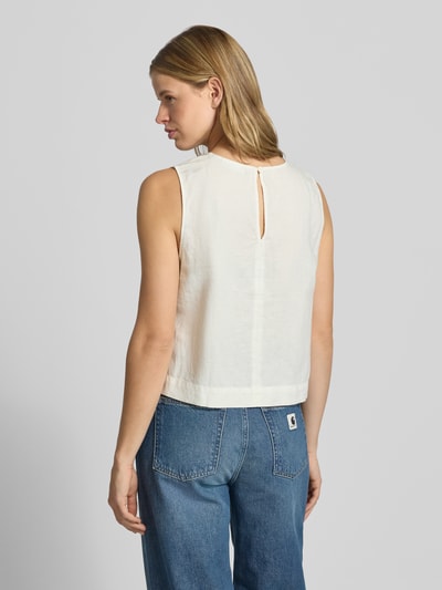 Frauenmodel trägt Regular Fit Top aus Leinen-Baumwolle-Mix von Marc O'Polo Denim mit Optik: Unifarben, Passform: Regular-Fit, Details: Bindeschleifen, Ausschnitt: Rundhals, Ärmelform: Ärmellos, Material: Leinen-Baumwolle-Mix, cremefarbener Stoff und glatte Textur, Ganzkörperansicht Rückansicht.