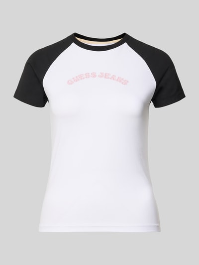 Productfoto, Slim Fit T-Shirt mit Rundhalsausschnitt und Logo van Guess Jeans, wit met zwarte mouwen, katoen-elastaan mix, logo op borst, ruglengte maat S: 53 cm