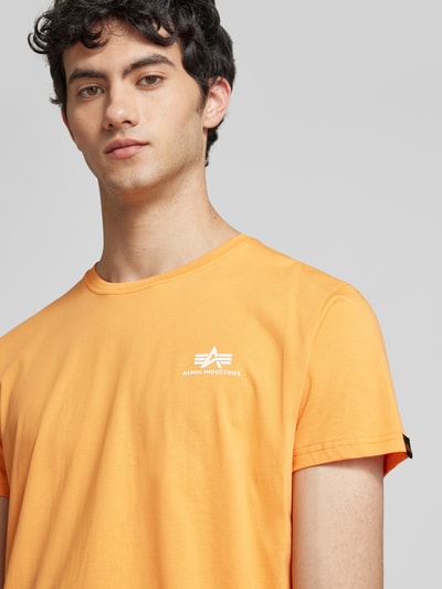 Alpha Industries T-shirt z nadrukiem z logo Morelowy 3