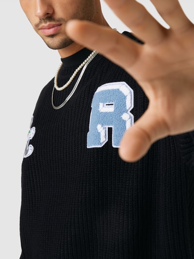 REVIEW Oversized Strickpullover mit Looney Tunes®-Patches Schwarz 3