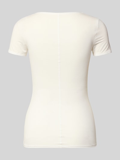 Frauenmodel trägt damski t-shirt Slim Fit T-Shirt aus Viskose-Mix Modell 'Personal' von Schiesser, okrągły dekolt, półprzezroczysty efekt, mieszanka wiskozy, krój slim fit, widok całej sylwetki z tyłu.