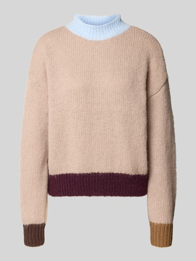 Produktfoto, Relaxed Fit Pullover mit Color-Blocking von ONLY, Damen Pullover in Beige, Braun und Hellblau, grob gestrickte Textur.