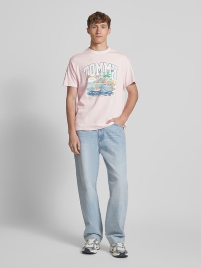 Tommy Jeans Relaxed Fit T-Shirt mit Motiv-Print Pink 1