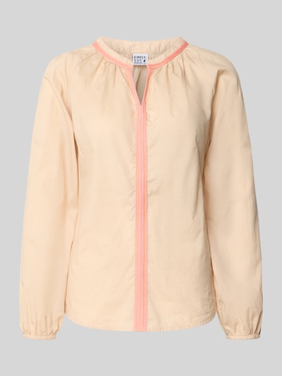 Produktfoto, Regular Fit Bluse mit Raffungen von Emily Van den Bergh aus Reine Baumwolle, Tunika-Ausschnitt, Langärmeliges Design, elastische Ärmelabschlüsse, beige mit pinken Nähten, glatte Textur, Rückenlänge 66 cm, Ärmellänge 58 cm bei Größe 36.