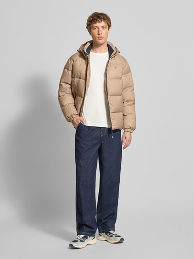 Tommy Jeans Kurtka puchowa o kroju regular fit z wyhaftowanym logo Beżowy 1
