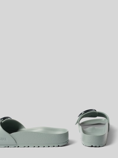 Produktfoto, Sandalette in dezentem Mintgrün mit Riemen und Dornschließe, Schlupfform, profilierte EVA-Sohle, Modell 'MADRID BIG BUCKLE EVA' von Birkenstock, Absatzhöhe 3 cm bei Größe 40