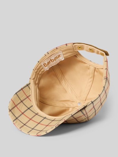 Produktfoto, Basecap aus reiner Baumwolle von Barbour mit Allover-Muster, Label Stitching, verstärktem Schirm, feiner Webstruktur, helle Farbtöne