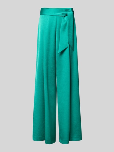 Produktfoto, Relaxed Fit Anzughose aus Satin von Marc Cain in Türkis mit Crinkle-Optik, breiter Stoffgürtel, Damenmode