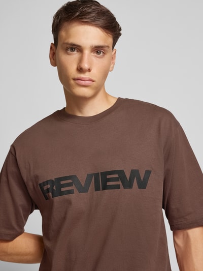 REVIEW T-Shirt mit Label-Print Dunkelbraun 3