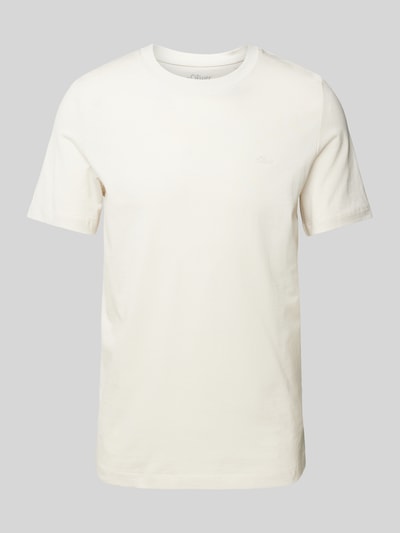 s.Oliver RED LABEL Regular Fit T-Shirt aus reiner Baumwolle mit gummiertem Label Print Sand 1