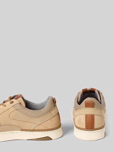 Produktfoto, Schnürschuhe aus Leder-Mix mit Logo-Prägung von BULLBOXER, beige und braun, runde Form, strukturierte Sohle, Profil und Details sichtbar, abgerundete Passform, 4 cm Absatz, 9 cm Schafthöhe, 7 cm Schaftweite