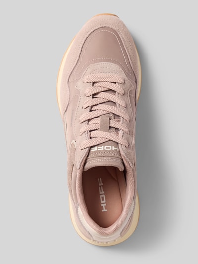 Produktfoto, Sneaker aus Leder-Mix mit Logo-Detail Modell 'City' von HOFF, beige und altrosa Farbtöne, abgerundete Passform, glatte und strukturierte Texturen, Kontext: Damen Sneaker, Absatzhöhe 2 cm, Schafthöhe 9 cm, Schaftweite 8 cm