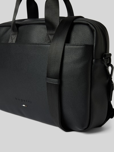 Produktfoto, Laptoptasche aus echtem Leder von bugatti in Schwarz mit Struktur, Reißverschluss, abnehmbarem Schulterriemen und Fächern, Szerokość w rozmiarze 40 cm, długość 28 cm, głębokość 10 cm, długość paska 100 cm