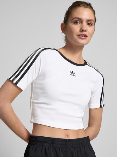 adidas Originals T-shirt krótki z nadrukiem z logo Biały 3