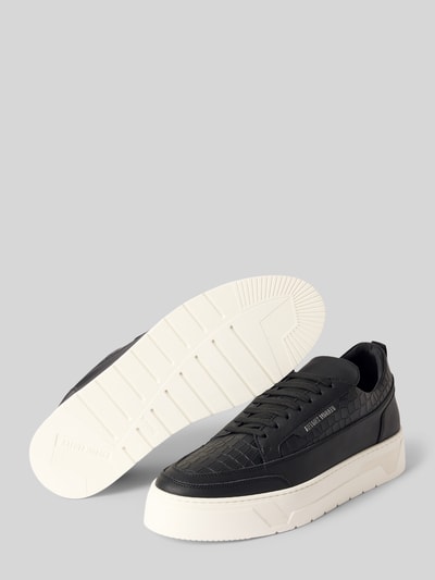 Produktfoto, Sneaker aus echtem Leder Modell 'FLINT' von Antony Morato in Schwarz mit Schlangenmuster, metallic Label-Detail, weiße Plateausohle