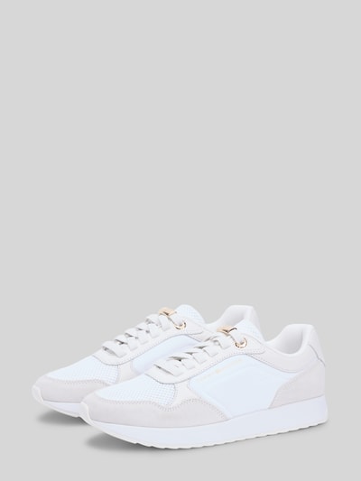 Produktfoto, Sneaker aus Veloursleder mit Mesh-Details von Tommy Hilfiger in Two-Tone-Optik, abgerundete Schuhspitze, flache Absatzform, Schnürung mit Metallic-Detail und Label-Prägung, Material Echtleder