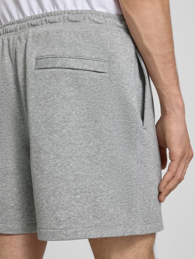 Nike Korte broek met labelstitching en elastische band Lichtgrijs - 3
