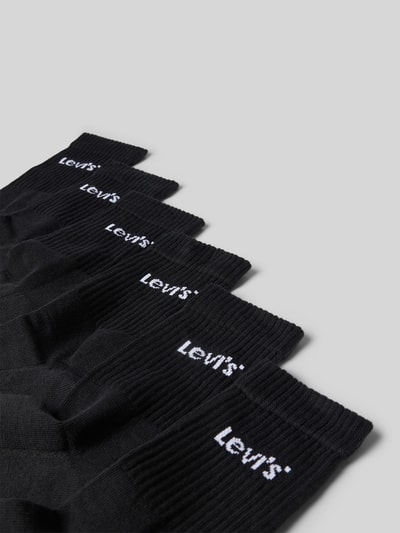 Produktfoto, Socken aus Baumwoll-Mix im 3er-Pack von Levi's® in Schwarz mit weißem Logo, glatte Struktur, Herren Socken von Levi's®.