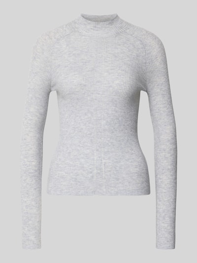 Produktfoto, Strickpullover mit Woll-Anteil von MYON in Hellgrau, eng anliegend, Ripp-Optik, Lochmuster vorn, Stehkragen, Damenmode