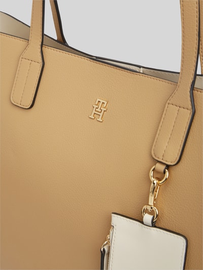 Tommy Hilfiger Shopper mit Reißverschlussfach und Anhänger für Kleinigkeiten Beige 3
