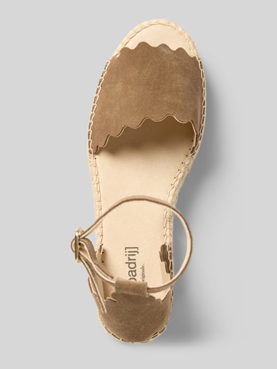 Produktfoto, Sandalette aus Leder Modell 'LYON' von Espadrij, Plateausohle, Riemen mit Dornschließe, Naturtöne, glatte und strukturierte Textur, Absatzhöhe 4 cm, Schafthöhe 10 cm, Schaftweite 9 cm.