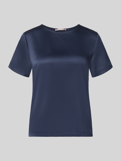 Produktfoto, Regular Fit Bluse aus Satin von Christian Berg Woman Selection, granatowy satynowy materiał, krój regular fit, okrągły dekolt, krótki rękaw, długość tyłu 56 cm w rozmiarze 36, długość rękawa 20 cm