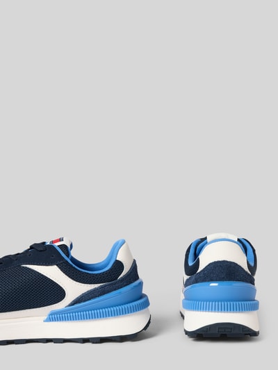 Produktfoto, Low Top Sneaker mit Echtleder-Besatz Modell 'TECHNICAL RUNNER ESS' von Tommy Jeans, wielokolorowe, okrągły nosek, płaska podeszwa, sznurowanie, skórzane i zamszowe wykończenie, strukturyzowana podeszwa