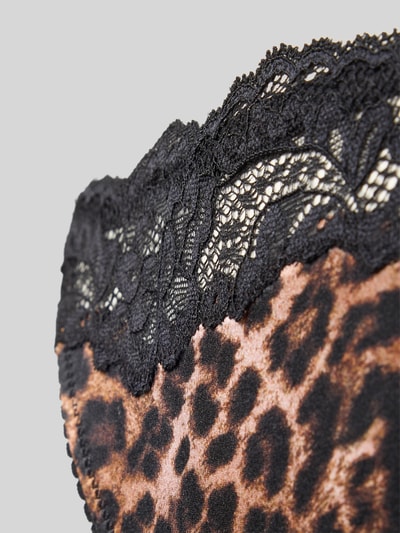 Produktfoto, String mit Spitzenbesatz von DORINA, Leopardenmuster mit schwarzer Spitze, Material-Mix mit Stretch-Anteil, Allover-Look, Detailaufnahme