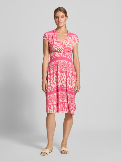 ZABAIONE Knielanges Kleid mit V-Ausschnitt Modell 'Carrara' Pink 4