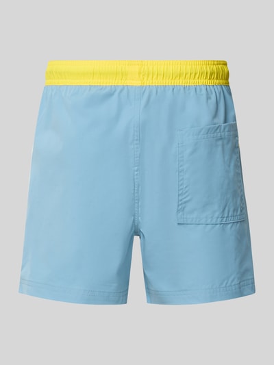 Produktfoto, Badeshorts mit Gesäßtasche Modell 'MAUI' von JACK & JONES in Hellblau mit gelbem Bund, Loose-Fit, Logo-Print, Label-Detail