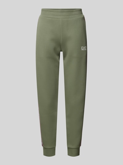 EA7 Emporio Armani Tapered Fit Sweatpants mit Label-Details Oliv 2