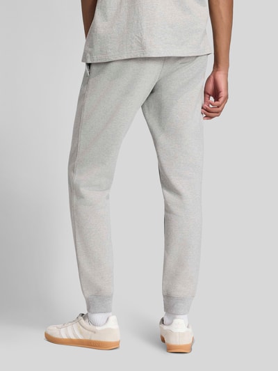 adidas Originals Slim Fit Sweathose mit Logo-Print Hellgrau Melange 5