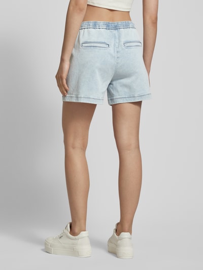 QS Flared Jeansshorts mit elastischem Bund Hellblau 5