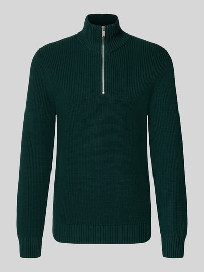 Produktfoto, Slim Fit Strickpullover aus reiner Baumwolle mit Troyer-Kragen von MCNEAL in Dunkelgrün, gerippte Abschlüsse, langärmlig, strukturierte Oberfläche