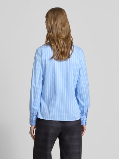 Christian Berg Woman Blouse in wikkellook met V-hals Blauw - 5